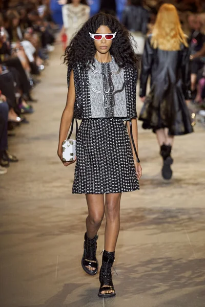 Look 25